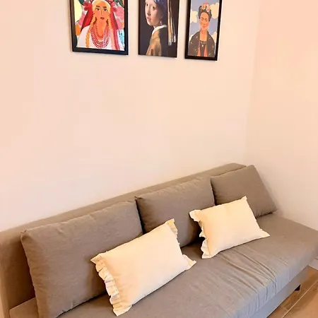 New Two-room Apartment, Center, Sleeps 4, Balcony * Grenoble
