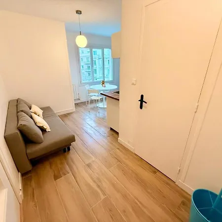 Apartamento New Two-room Apartment, Center, Sleeps 4, Balcony *