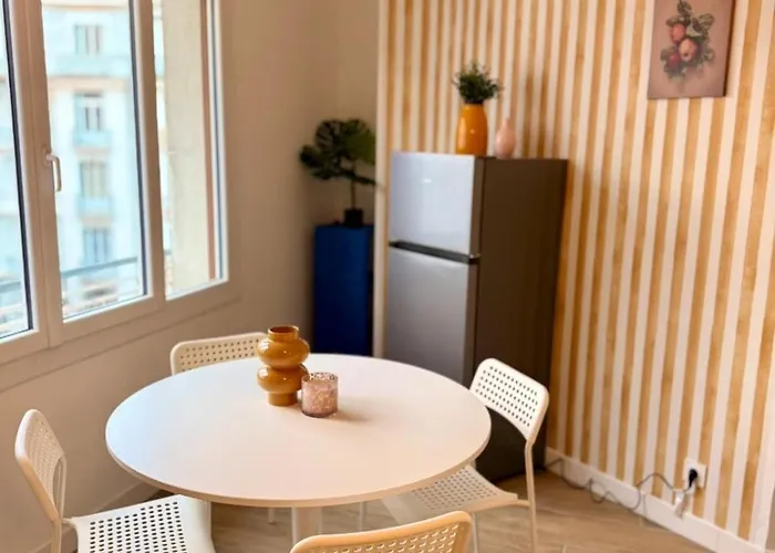 Apartamento New Two-room Apartment, Center, Sleeps 4, Balcony