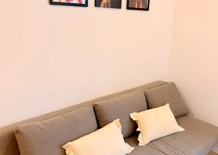 New Two-room Apartment, Center, Sleeps 4, Balcony * Grenoble