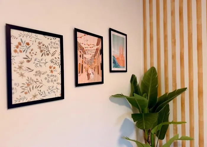 New Two-room Apartment, Center, Sleeps 4, Balcony Apartamento *