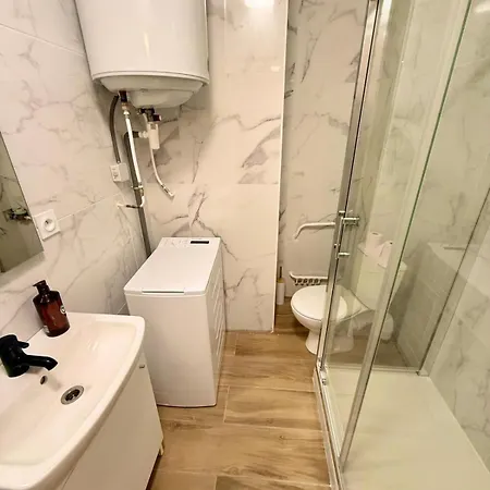 Apartamento New Two-room Apartment, Center, Sleeps 4, Balcony