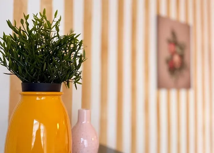 New Two-room Apartment, Center, Sleeps 4, Balcony Grenoble